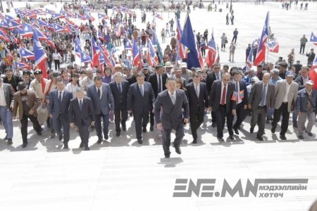 Ардчилсан Намын гишүүд С.Эрдэнийг дагах уу? Х.Баттулгыг дэмжих үү?