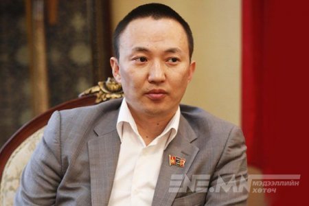 Үе үеийн сайд нарыг баалагч Ж.Амарсанаа