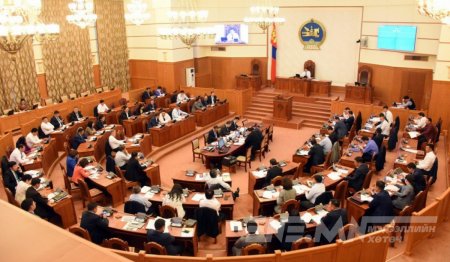 Хүүхдүүдийн сурч, боловсрох эрхийг "боомилох"-оо хэзээ зогсоох вэ?