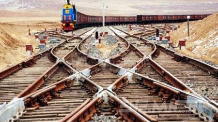 Судлаач Ганаа: Ахиад л төмөр замын хэрүүл