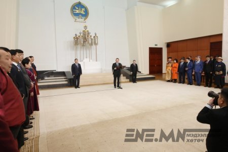 Ерөнхийлөгч Х.Баттулга "Голомт"-ын Д.Баясгаланг Гавьяат Эдийн Засагч болголоо