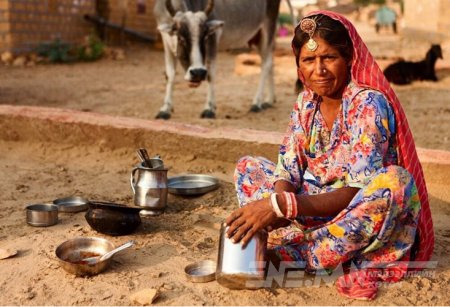 Дэлхий нийт гараа байнга угааж, эргэн тойрноо халдваргүйжүүлж байхад Энэтхэгийн худалдаачид тавгаа шалбаагт угаасаар байна