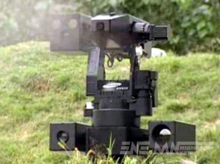 Хоёр Солонгосын хилийг робот манана