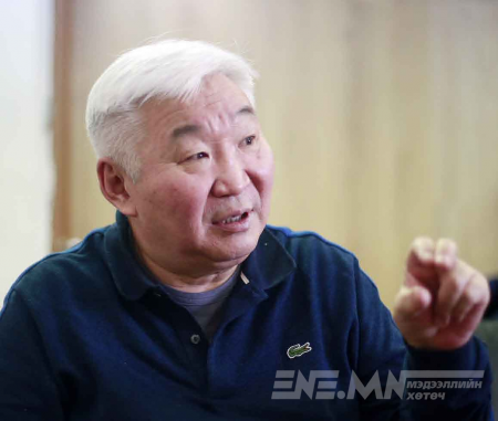 Э.БАТ-ҮҮЛ: Ардчиллын төлөө гудамжинд ч гарч тэмцэж явлаа. Шоронд ч гэсэн ардчиллынхаа төлөө тэмцэнэ