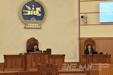 Хөгжлийн банк, нүүрсний хэрэгт холбогдсон гишүүд Засгийн газрыг унагахаар уулзаж эхэлжээ