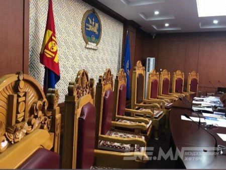 Цэц: Ерөнхий сайд болон Засгийн газрын дөрвөөс илүүгүй гишүүн парламентын гишүүний албан тушаалыг хавсарч болно гэсэн заалт хууль зөрчсөн