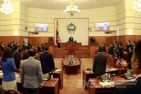 Хэн “Эхээ” (Үндсэн хууль) мөргөсөн бэ? Цэц үү? Үндсэн Хуулийн Нэмэлт Өөрчлөлт үү?