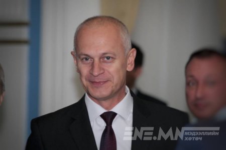 "Путин дарангуйлагч" хэмээж байсан Думын гишүүн бүрэн эрхээсээ татгалзжээ