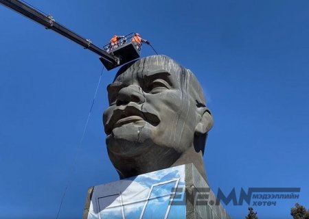 Улаан-Үдэд Лениний толгойг угаажээ